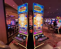 Live Super Sic Bo table on sulebet slot showing dealer, transparent dice cage, and betting interface